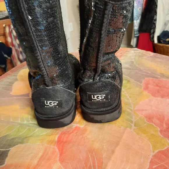COPY - UGG black sequins boots - Picture 3 of 8